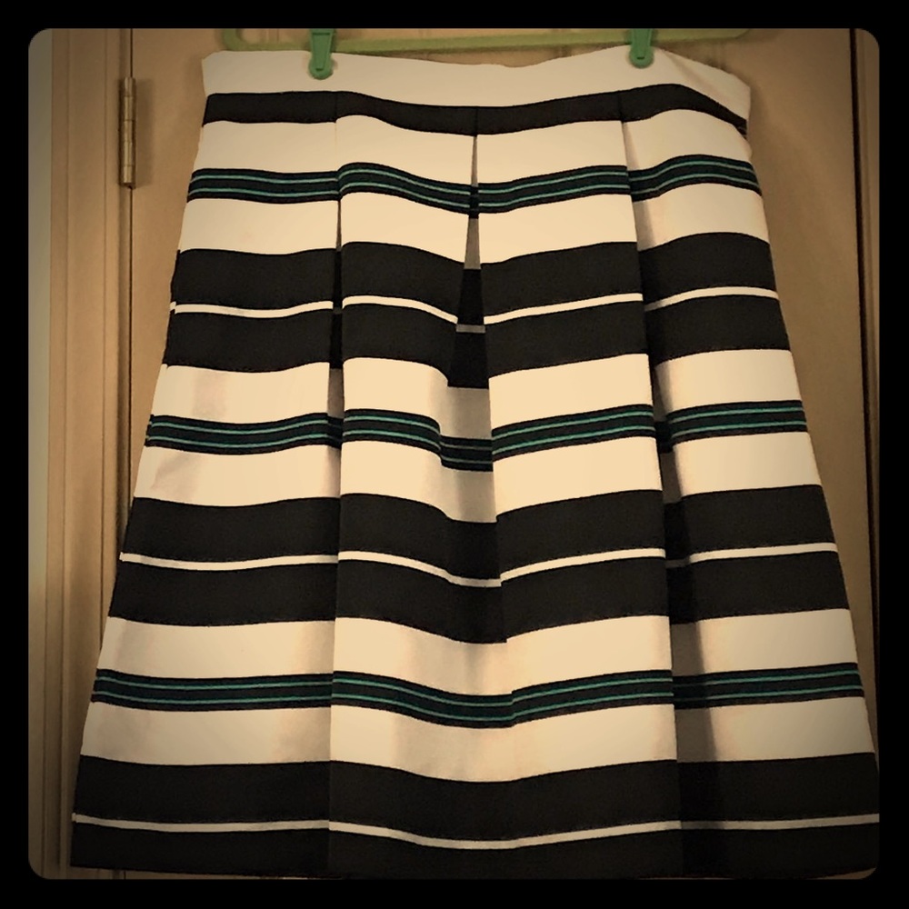 NY&Co Maddie Skirt with pockets